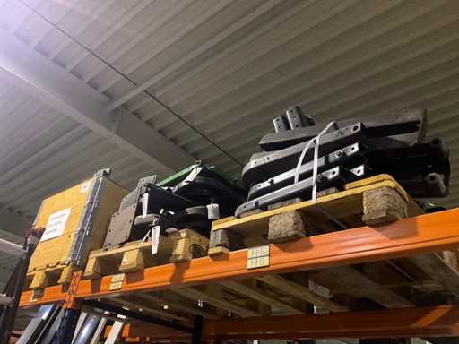 Partij diverse steunen brandstoftanks MAN