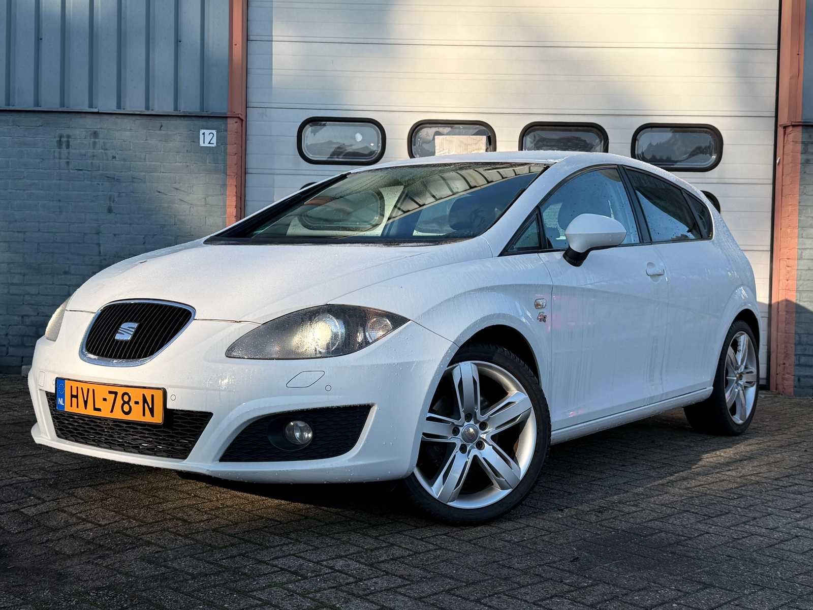 Samochód osobowy Seat Leon FR z 2010 r. z automatyczną skrzynią biegów