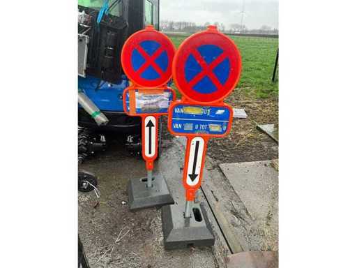 Verkeersborden/Parkeer verbodsborden (2x)