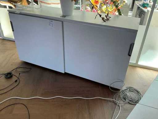 Szafka na akta Ikea z zawartością