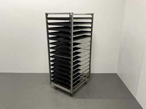 Chariot d’étagère avec plaques de cuisson