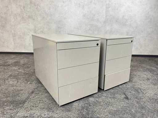 2x mobile steel drawer unit - 4 drawers