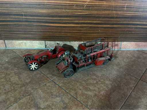 Vintage decoratieve auto's (2x)