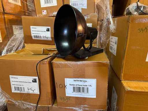 Décoration de fête, valeur au détail 2 400 €