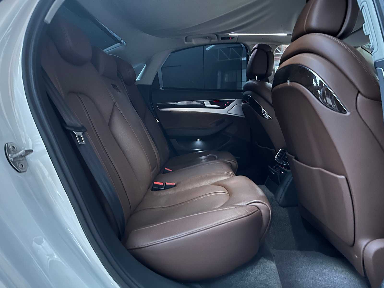 Audi A8 4.2 FSI V8 Quattro 372pk 2011