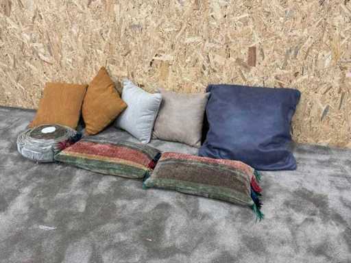 Vari cuscini decorativi (8x)