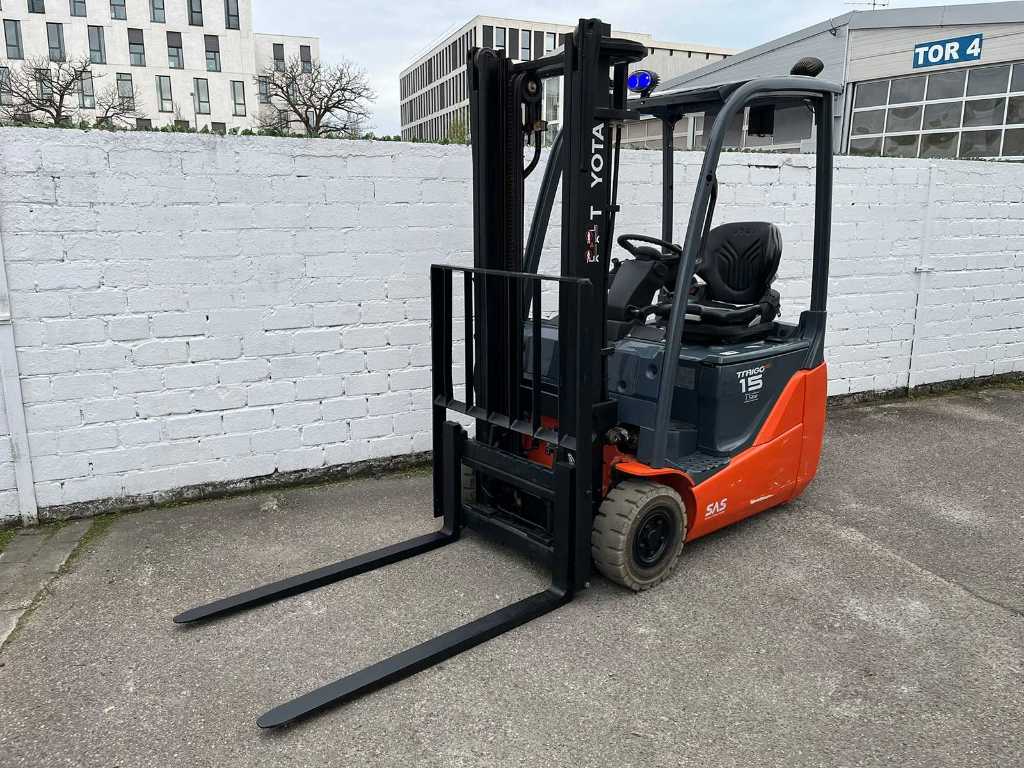 Forklifts, pallet trucks and order pickers