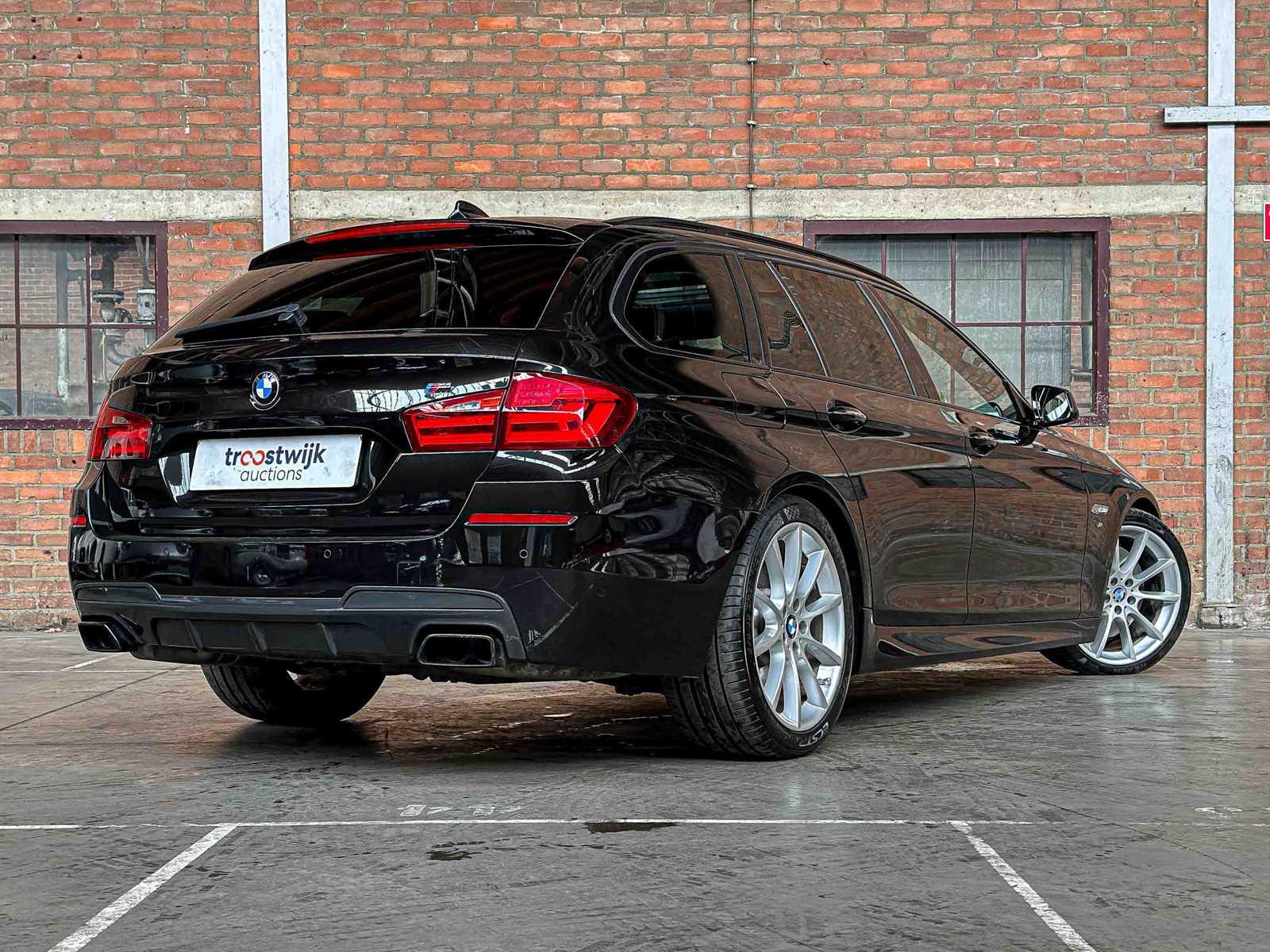 BMW 550i 4.4 V8 High Executive M-Sport F11 408pk 2011 5-serie Touring, HP-259-J