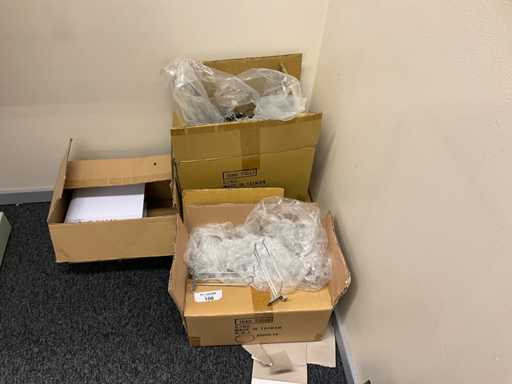 Ganci per rack a muro