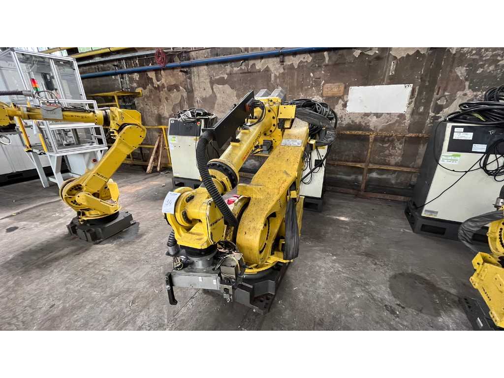 2008 Fanuc R2000iB/165F Handling robot