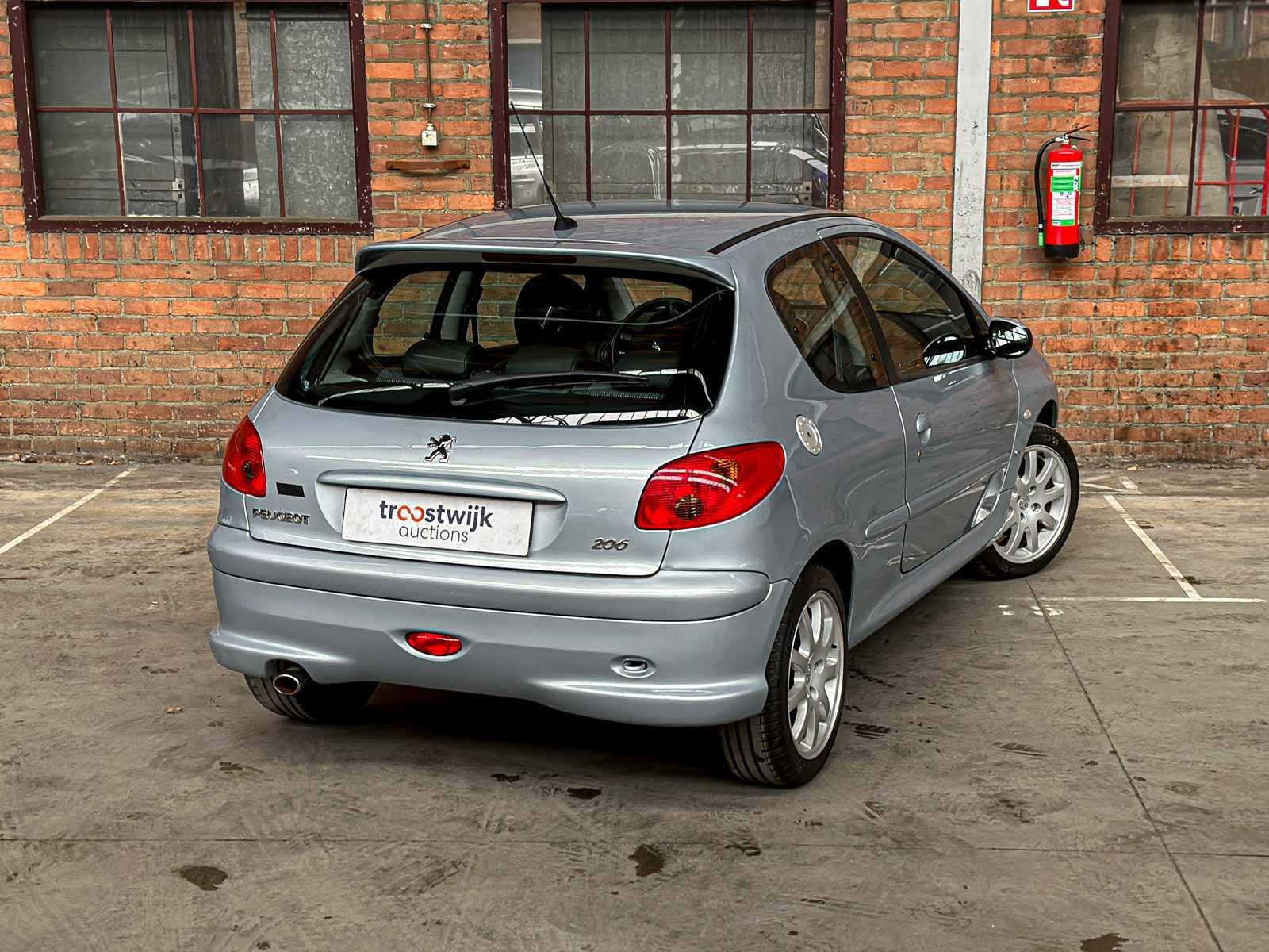 Peugeot 206 2.0-16V GTI 134pk 2004, 33-NS-VN