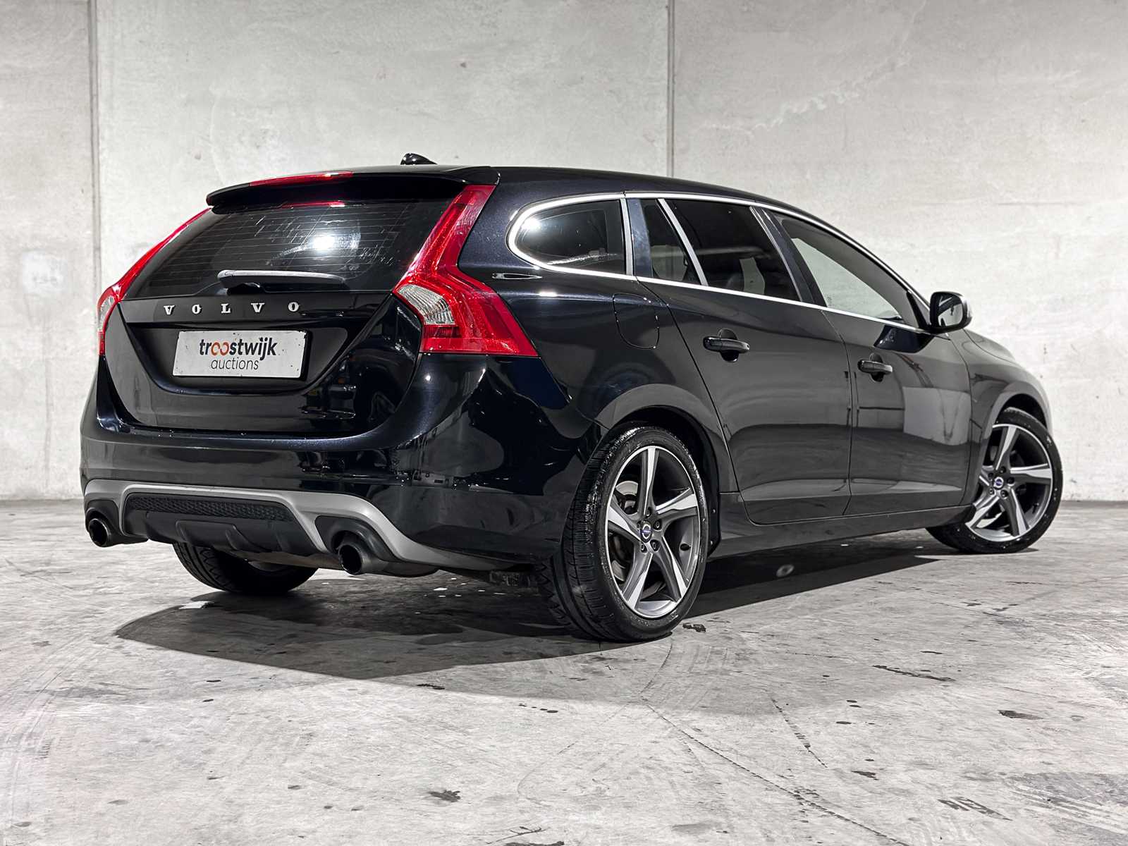 Volvo V60 1.6 T3 R-Design 150hp 2015, 5-ZTK-58