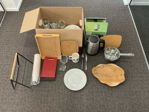 Batch of kitchen items