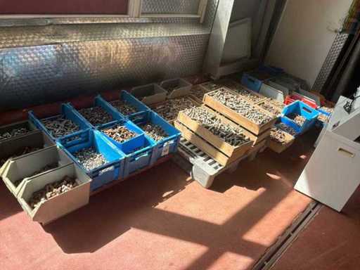 Large quantity of bolts and screws
