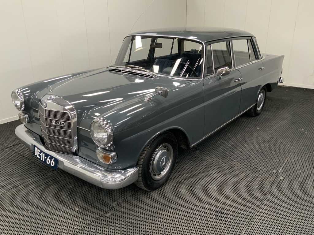 Mercedes-benz 200 Heckflosse Oldtimer - 1967
