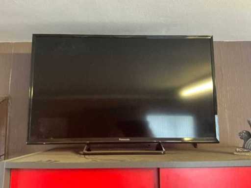 Panasonic TX-32ES500E Flat Screen TV