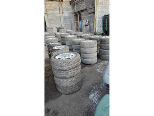 Pneus de voiture avec jantes en aluminium 13x4