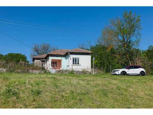 Großes Haus + 1.723 m² Grundstück in Rositsa, Dobruja - Bulgarien