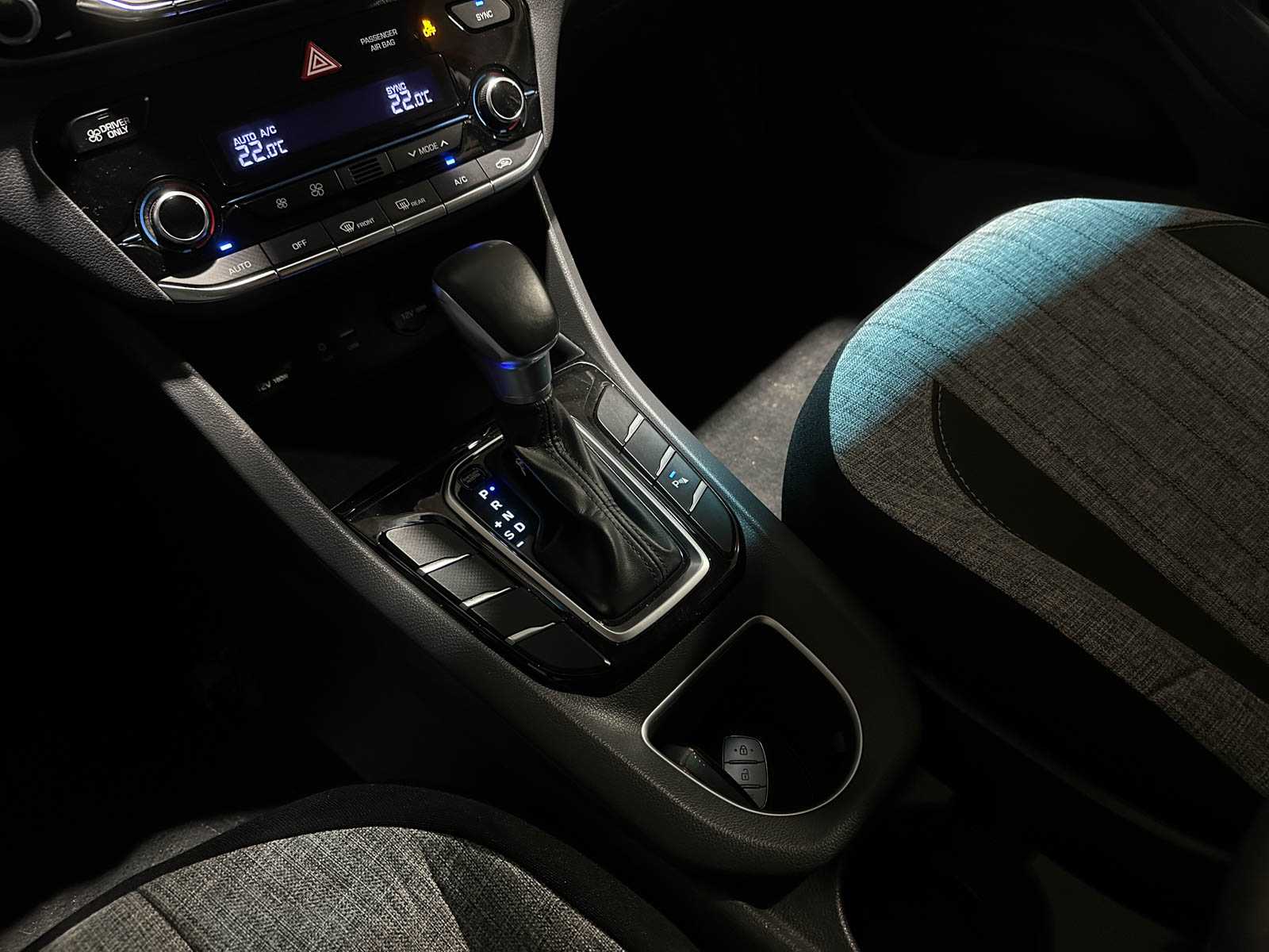 Hyundai IONIQ 1.6 GDi Comfort 141pk 2019 Plug-In Hyrbid (Origineel-NL), XS-254-P