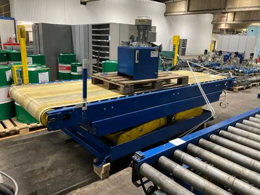 Tavolo di sollevamento a forbici con nastro trasportatore