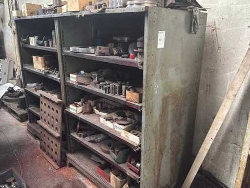 Metalen kast met grote partij tools