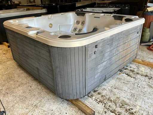 O2 spas Spectrum Jacuzzi