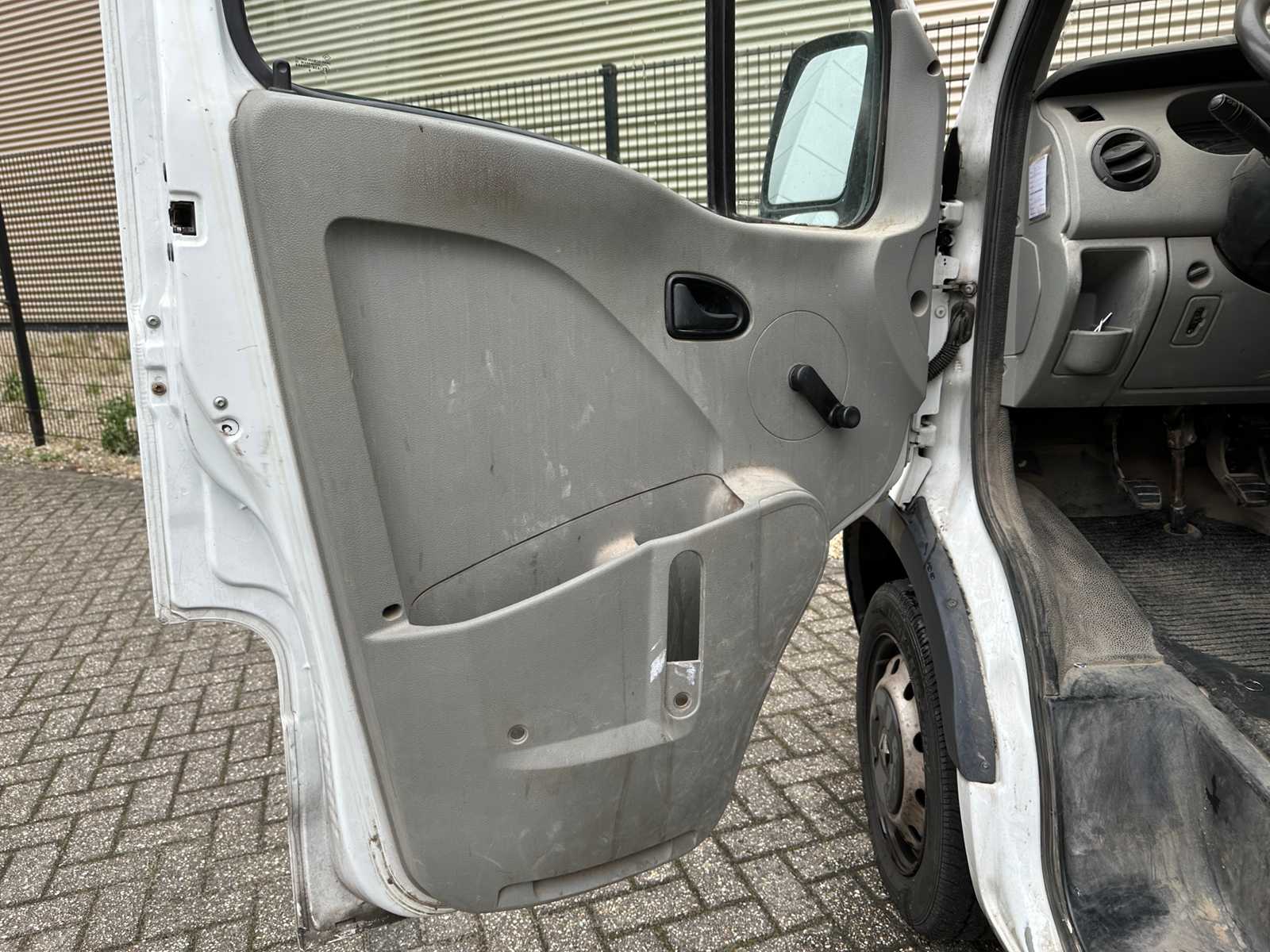 Renault Master T28 2.5dCi 114hp 2006, 23-BZ-XL Youngtimer