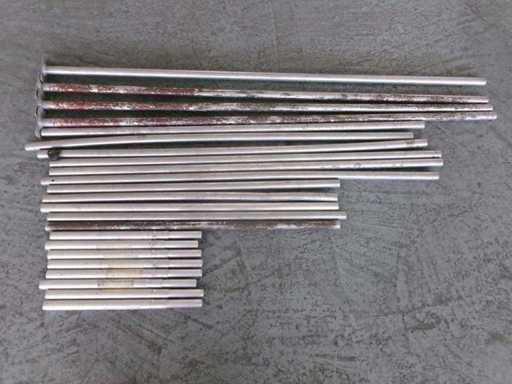 23 pièces. Poteaux de tente (G1) 