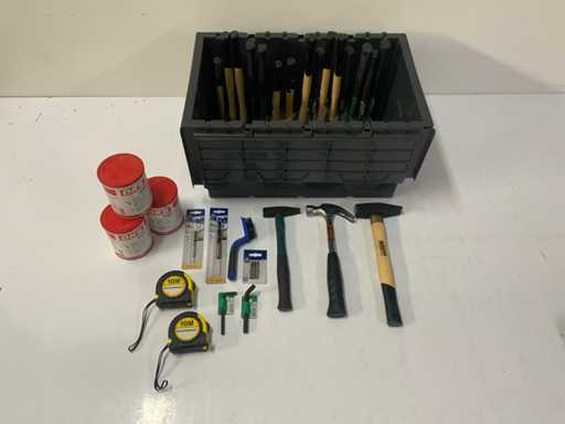 Charge verschiedener Handwerkzeuge