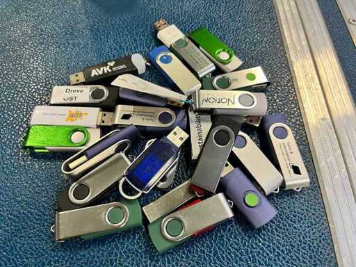 Großer Posten USB-Sticks, teils USB 3.0 mit 16GB