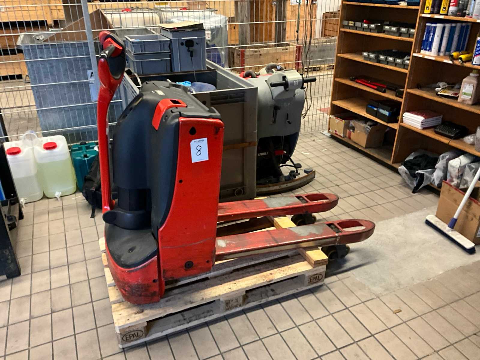 Linde – T18 – Drawbar pallet truck without charger – 2011