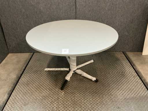 Tabelul Lensvelt Column 4000 pentru cantină