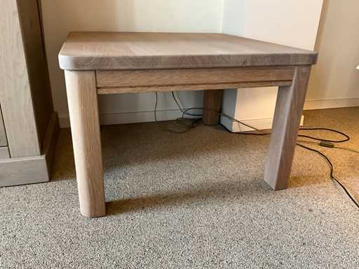 Stolik boczny z do?wiadczeniem