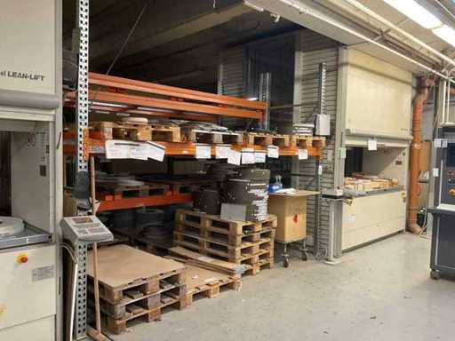 Scaffale robusto, senza contenuti