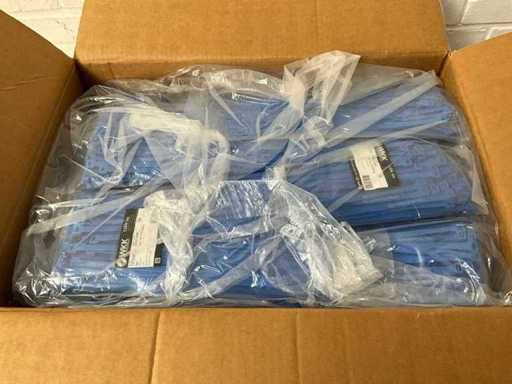 Dużo wiązań na kable, po 50 worków po 100 kawałków każda