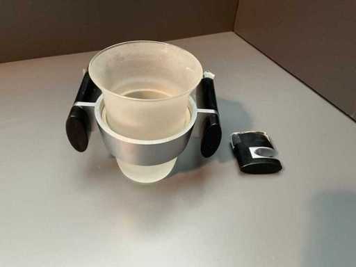 Réservoirs à gaz et porte-serviettes