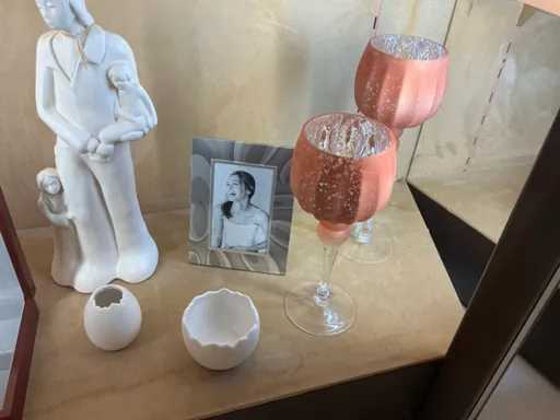 Diverses décorations, cadeaux et statues 