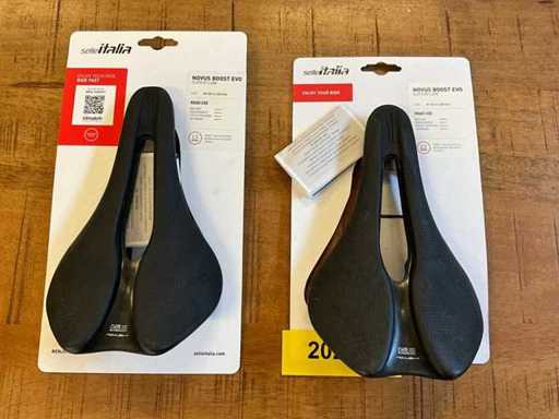 Selle Italia Novus Boost EVO bicycle saddle (2x)