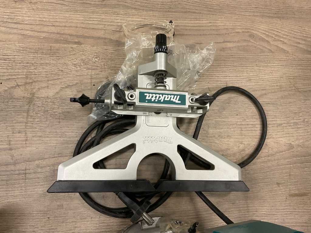 Makita 3612C router  Troostwijk Auctions