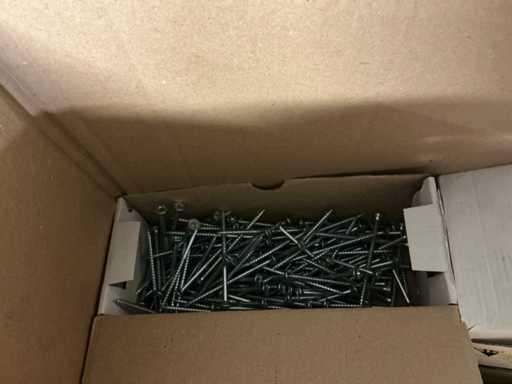 Partia różnych elementów złącznych