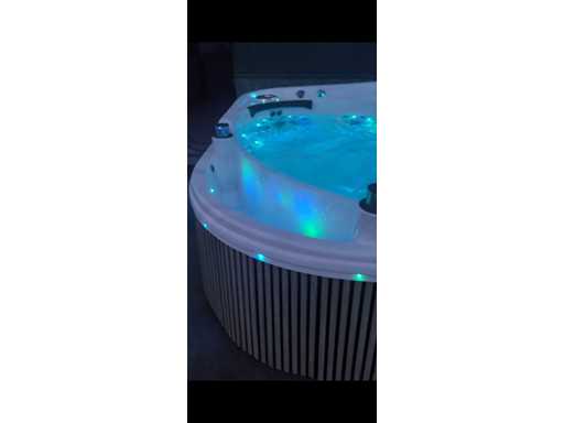 Coast Spas - Cascade 3 Phantom - jacuzzi i spa na świeżym powietrzu