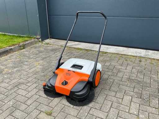 Stihl KGA770 Sweeper con batteria/caricatore AP200