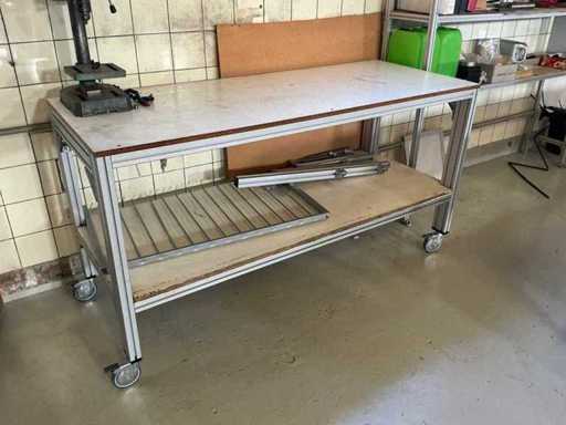 Mobilny stół roboczy