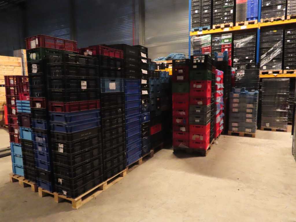 Batch of crates, 19 pallets