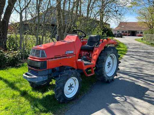 Mini trattore Kubota X20 con coltivatore
