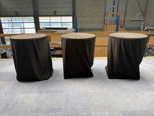 Standing table with skirt (3x)