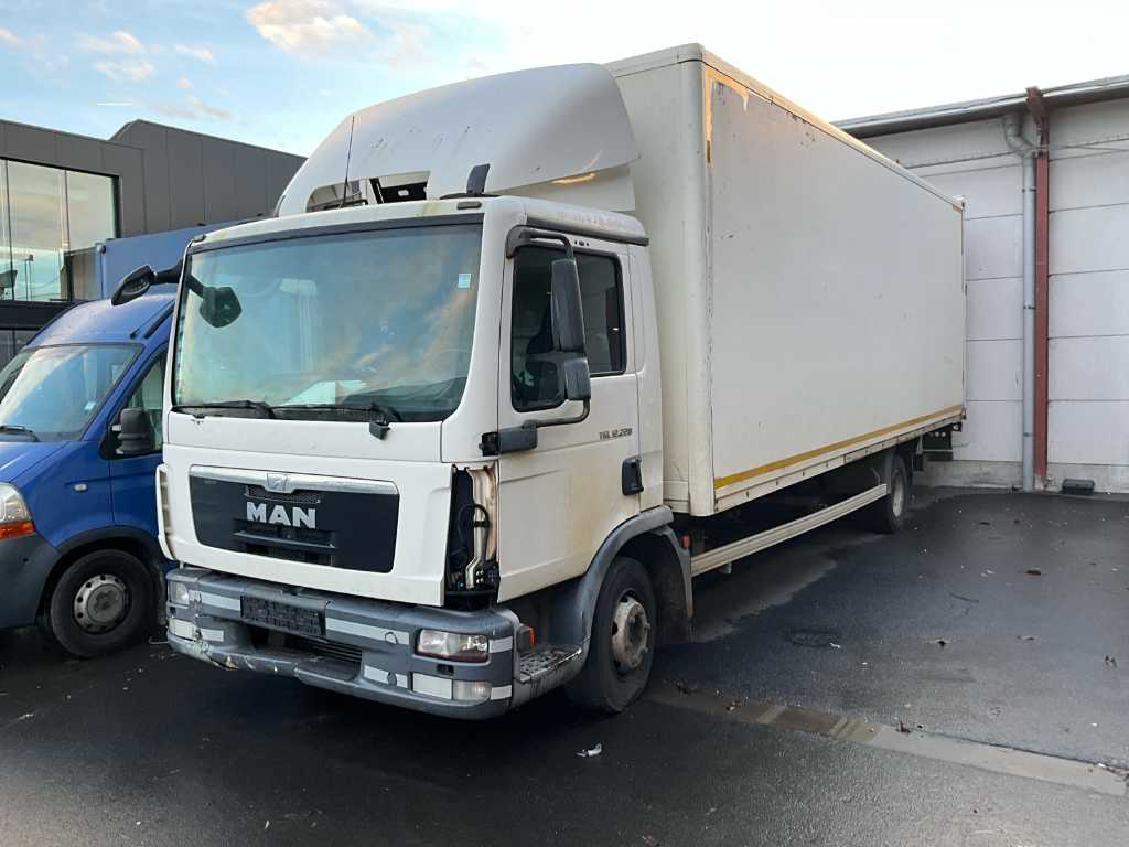 2010 Vrachtwagen MAN TGL 12.220