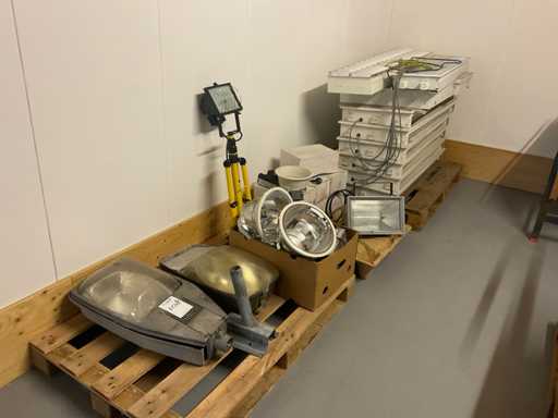 Partia opraw o?wietleniowych