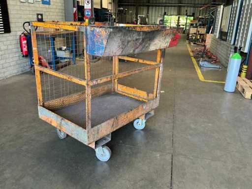 Scatola di trasporto passeggeri autocostruita
