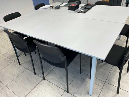 Vergadertafel (2x) + vergaderstoelen (8x)